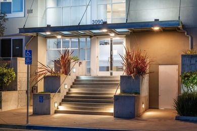 Beach Condo Sale Pending in Oakland, California