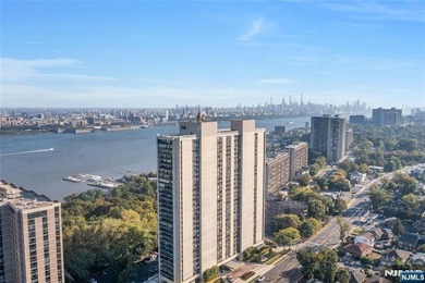 Beach Home For Sale in Fort Lee, New Jersey