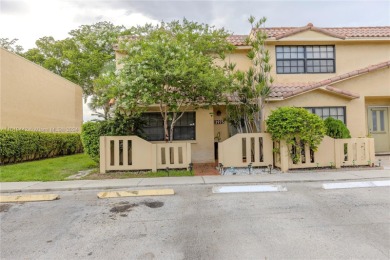 Beach Townhome/Townhouse Sale Pending in Sunrise, Florida