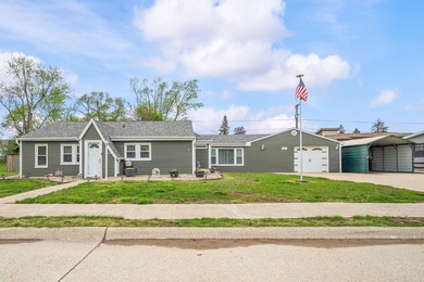 Beach Home For Sale in Saint Joseph, Michigan