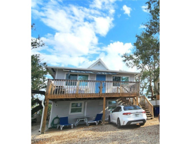 Beach Townhome/Townhouse Sale Pending in Fort Myers Beach, Florida