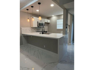 Beach Condo For Sale in Lauderdale Lakes, Florida