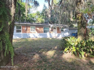 Beach Home Active Under Contract in Jacksonville, Florida