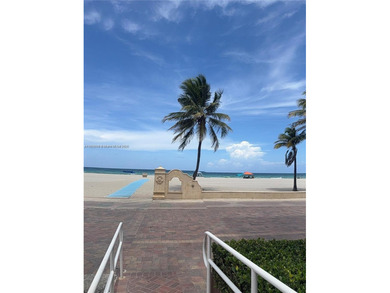 Beach Condo For Sale in Hollywood, Florida