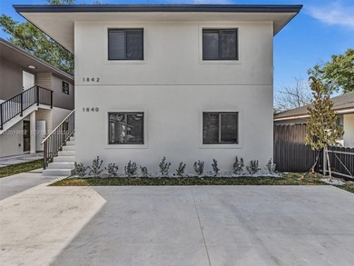 Beach Townhome/Townhouse For Sale in Miami, Florida
