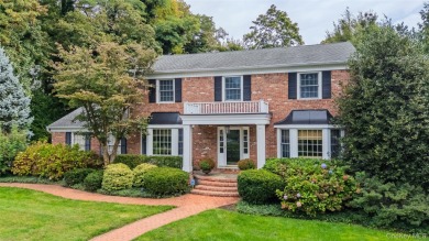 Beach Home For Sale in Huntington Bay, New York