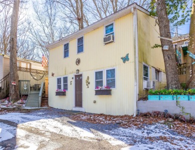 Beach Home For Sale in Baiting Hollow, New York