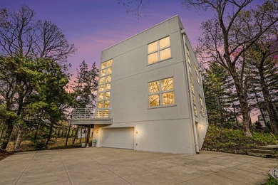 Beach Home For Sale in New Buffalo, Michigan