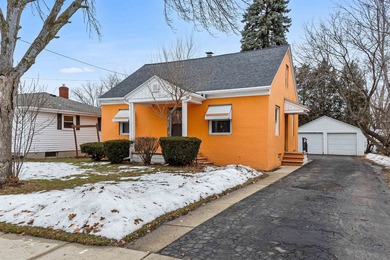 Beach Home For Sale in Green Bay, Wisconsin