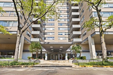 Beach Condo For Sale in Chicago, Illinois