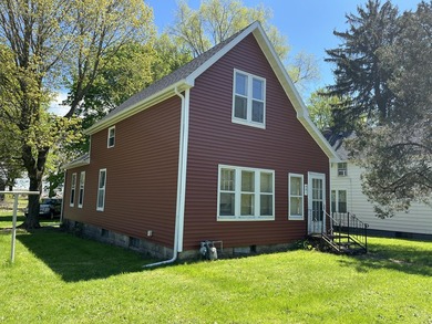 Beach Home For Sale in Benton Harbor, Michigan