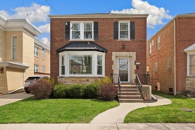 Beach Home Active Under Contract in Chicago, Illinois