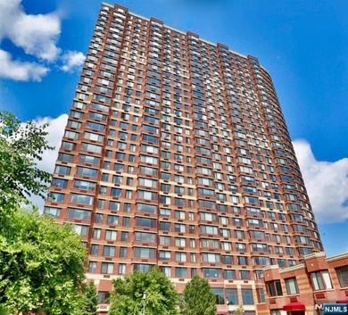 Beach Condo For Sale in Fort Lee, New Jersey