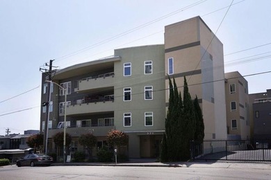Beach Condo For Sale in Oakland, California