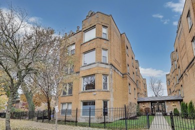 Beach Townhome/Townhouse Sale Pending in Chicago, Illinois