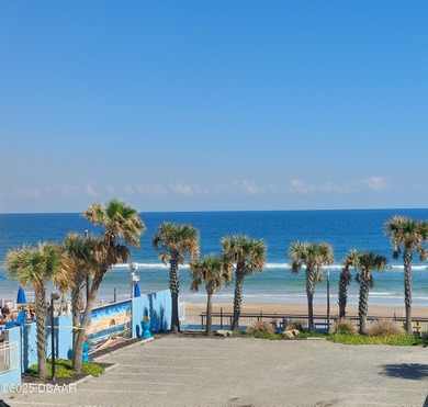 Beach Condo For Sale in Daytona Beach, Florida
