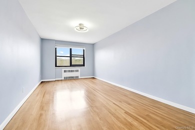 Beach Home Sale Pending in Flushing, New York