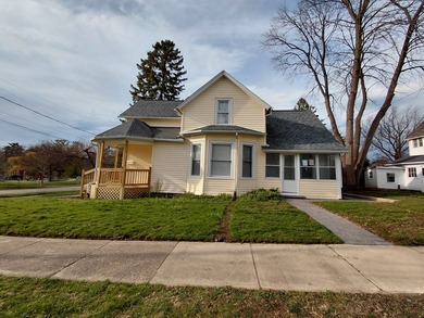 Beach Home For Sale in Waukegan, Illinois