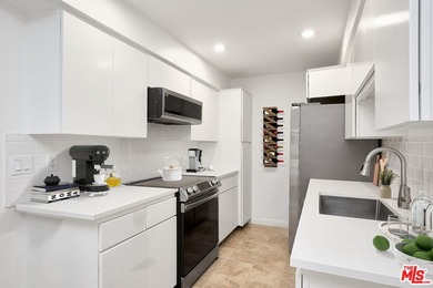 Beach Condo For Sale in Santa Monica, California