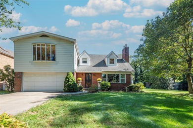 Beach Home Sale Pending in Douglaston, New York