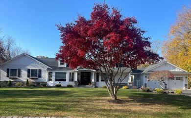 Beach Home Sale Pending in Lloyd Harbor, New York