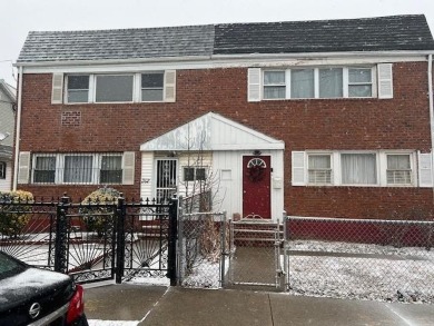 Beach Townhome/Townhouse For Sale in Arverne, New York