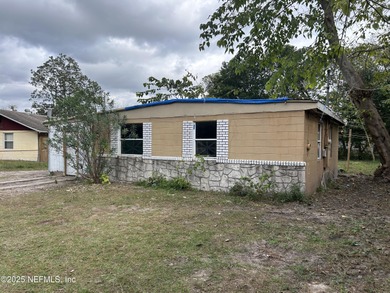 Beach Home Active Under Contract in Jacksonville, Florida