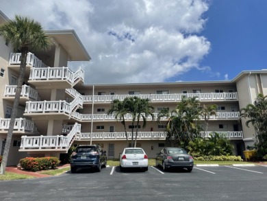 Beach Condo For Sale in Lake Worth, Florida