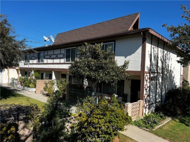 Beach Townhome/Townhouse For Sale in Costa Mesa, California