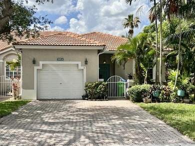 Beach Townhome/Townhouse For Sale in Sunrise, Florida