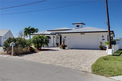 Beach Home For Sale in Matlacha, Florida