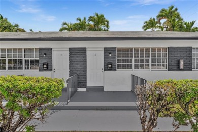 Beach Townhome/Townhouse Sale Pending in Miami Beach, Florida