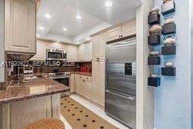 Beach Condo For Sale in Hallandale Beach, Florida