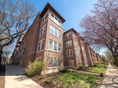 Beach Condo For Sale in Chicago, Illinois