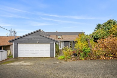 Beach Home For Sale in Campbell River, 