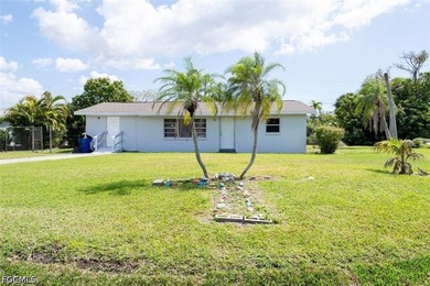 Beach Home For Sale in Fort Myers, Florida