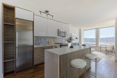 Beach Condo For Sale in Vancouver, 