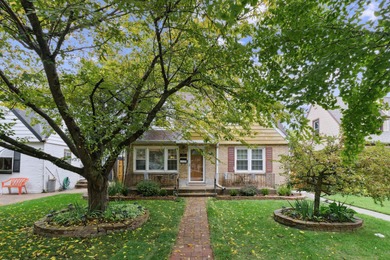 Beach Home For Sale in Evanston, Illinois