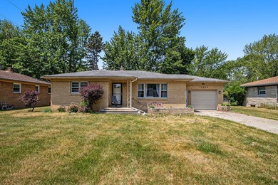 Beach Home Active Under Contract in Benton Harbor, Michigan