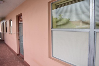 Beach Condo For Sale in Sunrise, Florida