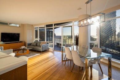 Beach Condo For Sale in Vancouver, 