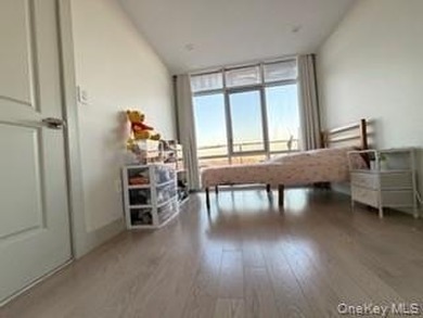 Beach Condo For Sale in Flushing, New York