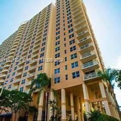 Beach Condo For Sale in Miami, Florida