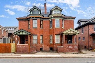 Beach Townhome/Townhouse For Sale in Detroit, Michigan