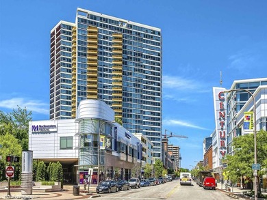Beach Condo Active Under Contract in Evanston, Illinois