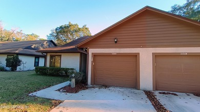Beach Townhome/Townhouse Active Under Contract in Jacksonville, Florida