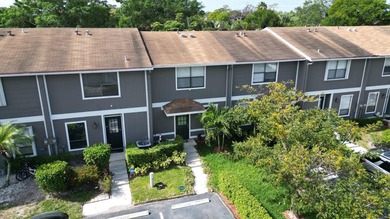 Beach Townhome/Townhouse For Sale in West Palm Beach, Florida
