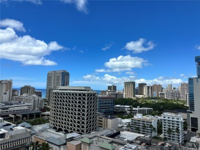 Beach Condo Active Under Contract in Honolulu, Hawaii