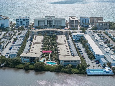 Beach Condo For Sale in South Palm Beach, Florida