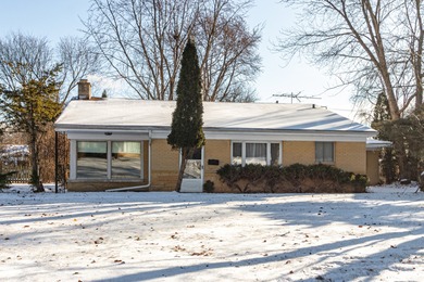 Beach Home For Sale in Lake Bluff, Illinois